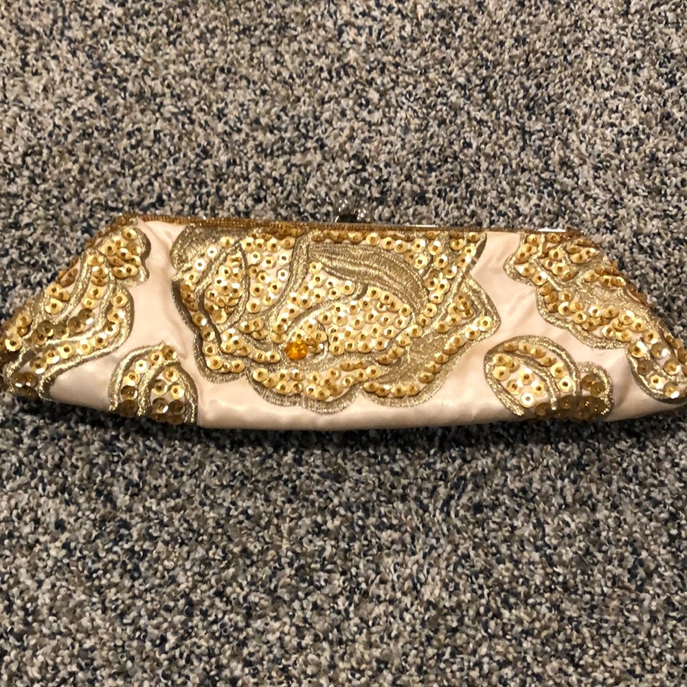 Apt 9 Clutch